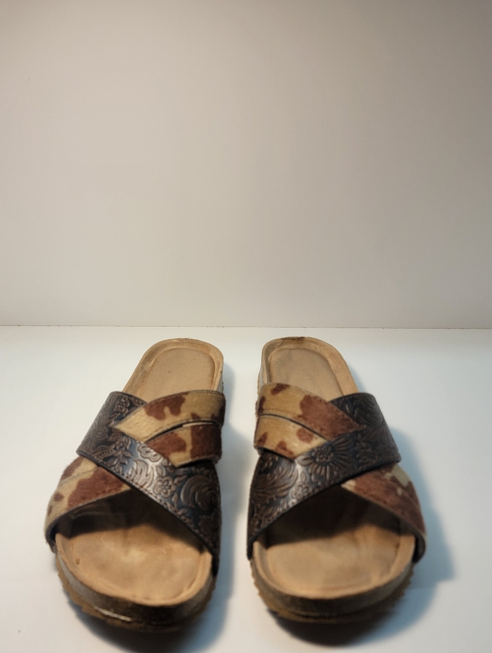 Very G Brown and Tan Leather-Accent Slide Sandals